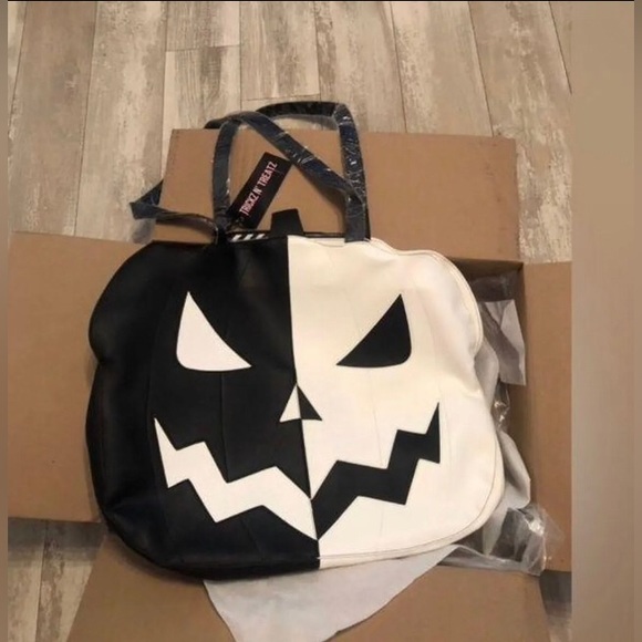 Dolls Kill Handbags - LAST CHANCE 🎃TODAY ONLY !Dolls Kill “Wicked O Grin huge bag